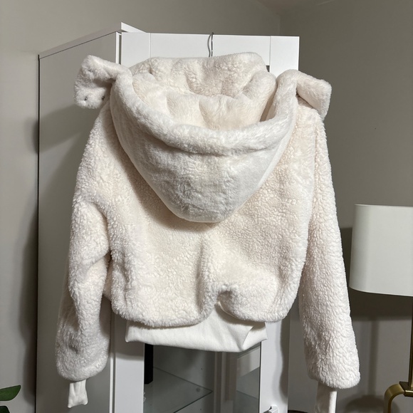 ALO Yoga Ivory Faux Fur Foxy Jacket size XS - Picture 5 of 6
